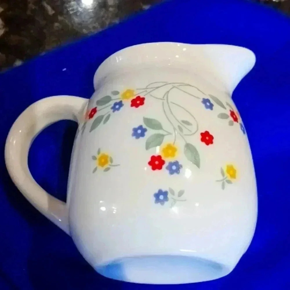 A beautiful flower glass tea cup